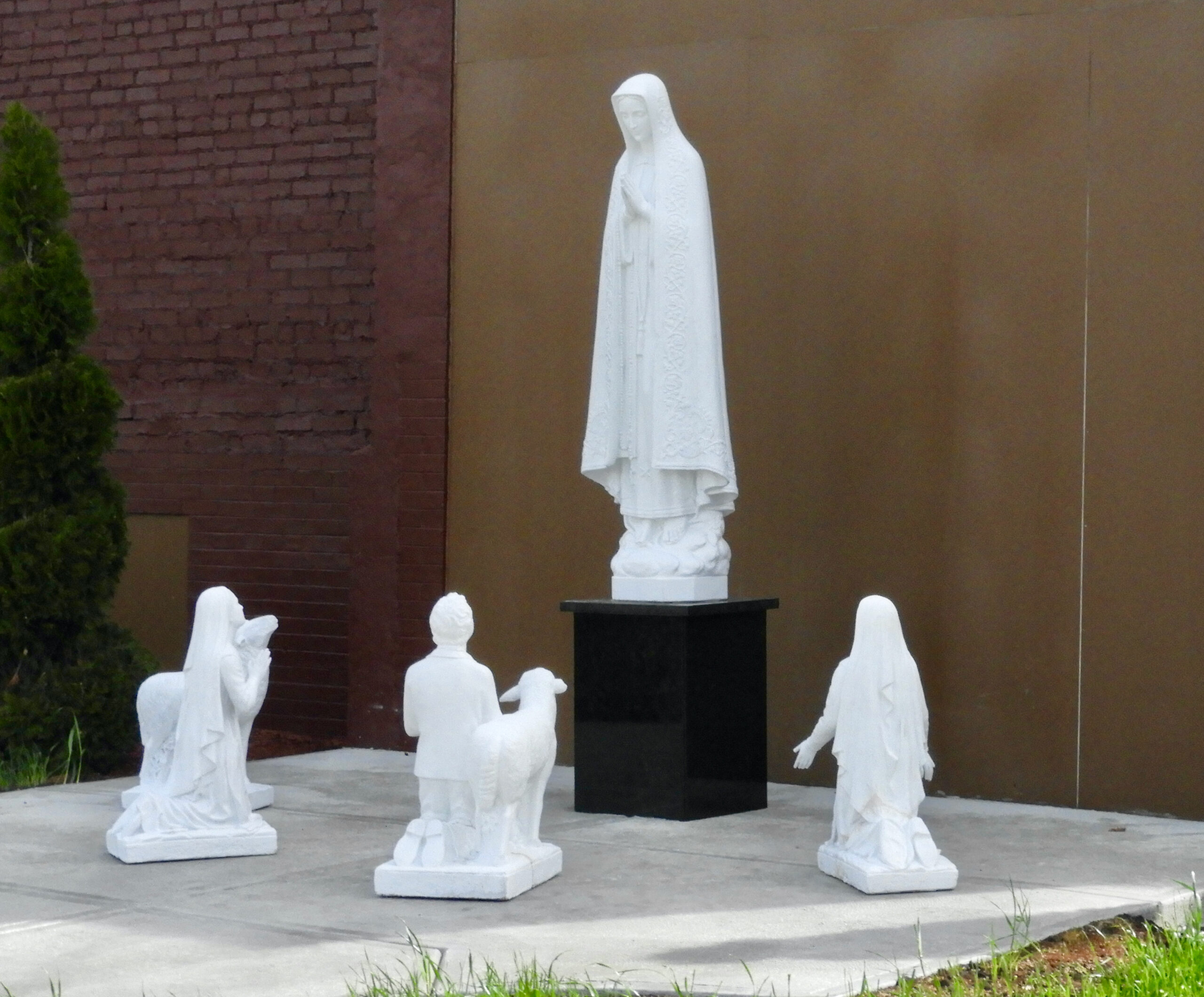 Fatima Statues April 10th 4 of 5